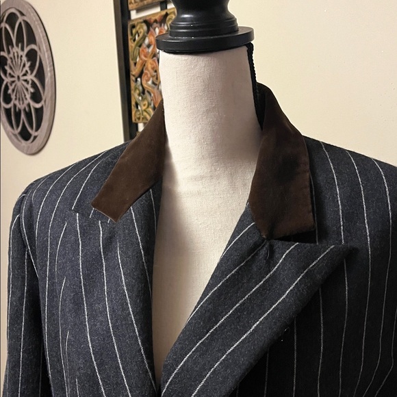 Bill Blass Black Pinstripe Double-Breasted Blazer, long, size 8 woman - Picture 2 of 11